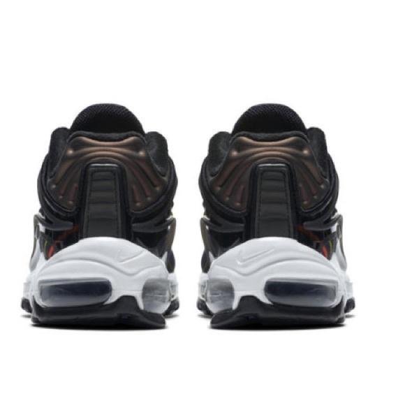 Nike Air Max Deluxe in Black/Midnight Navy - Picture 4 of 8